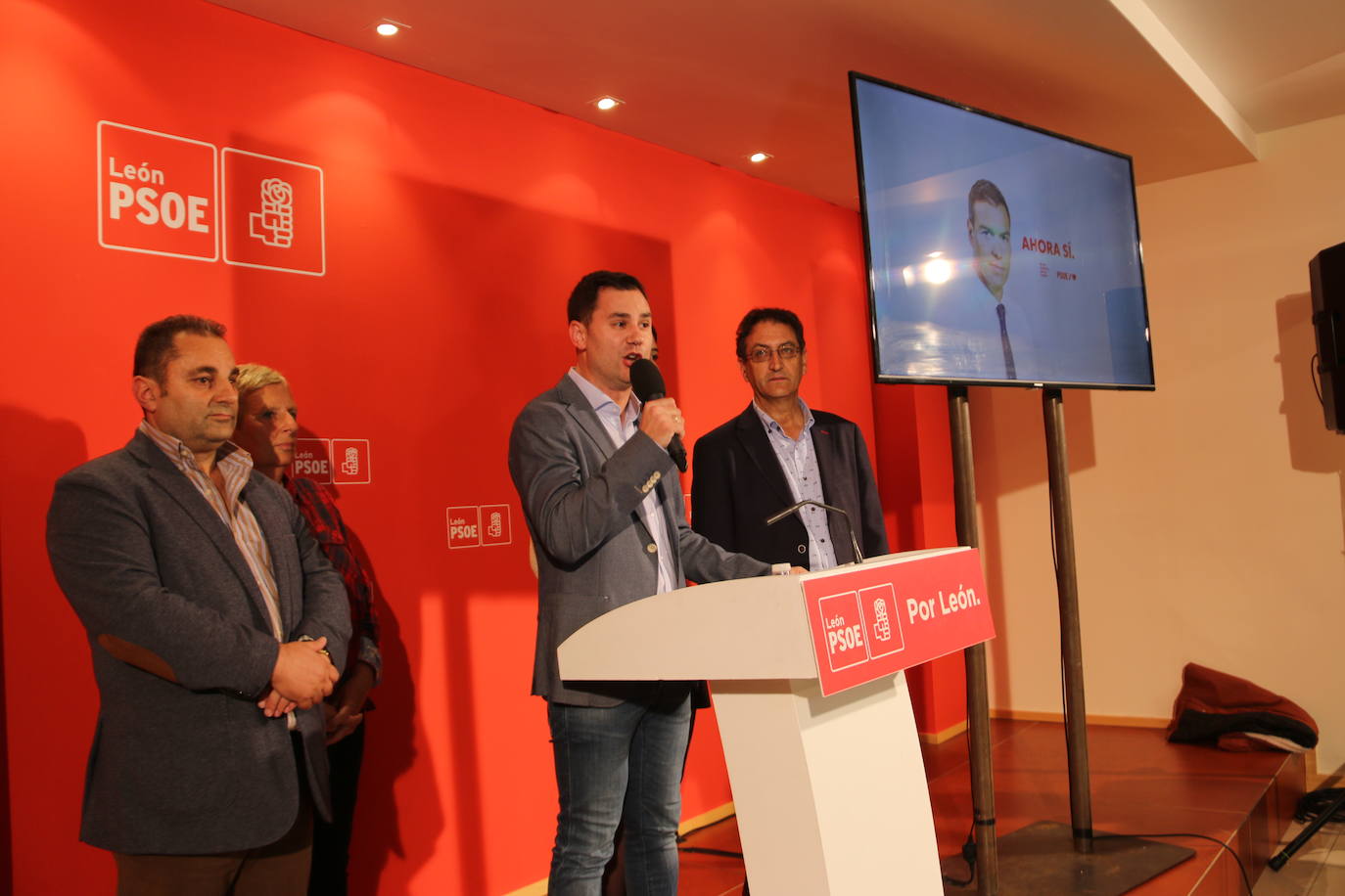 Fotos: El PSOE inicia la campaña electoral en León