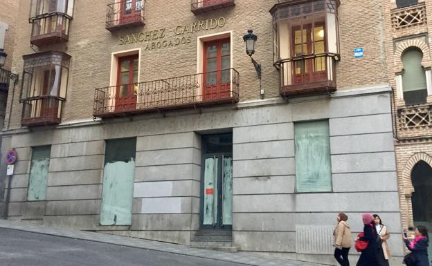 Vista actual de la fachada en la que se encontraba el primer cajero automático abierto en España.