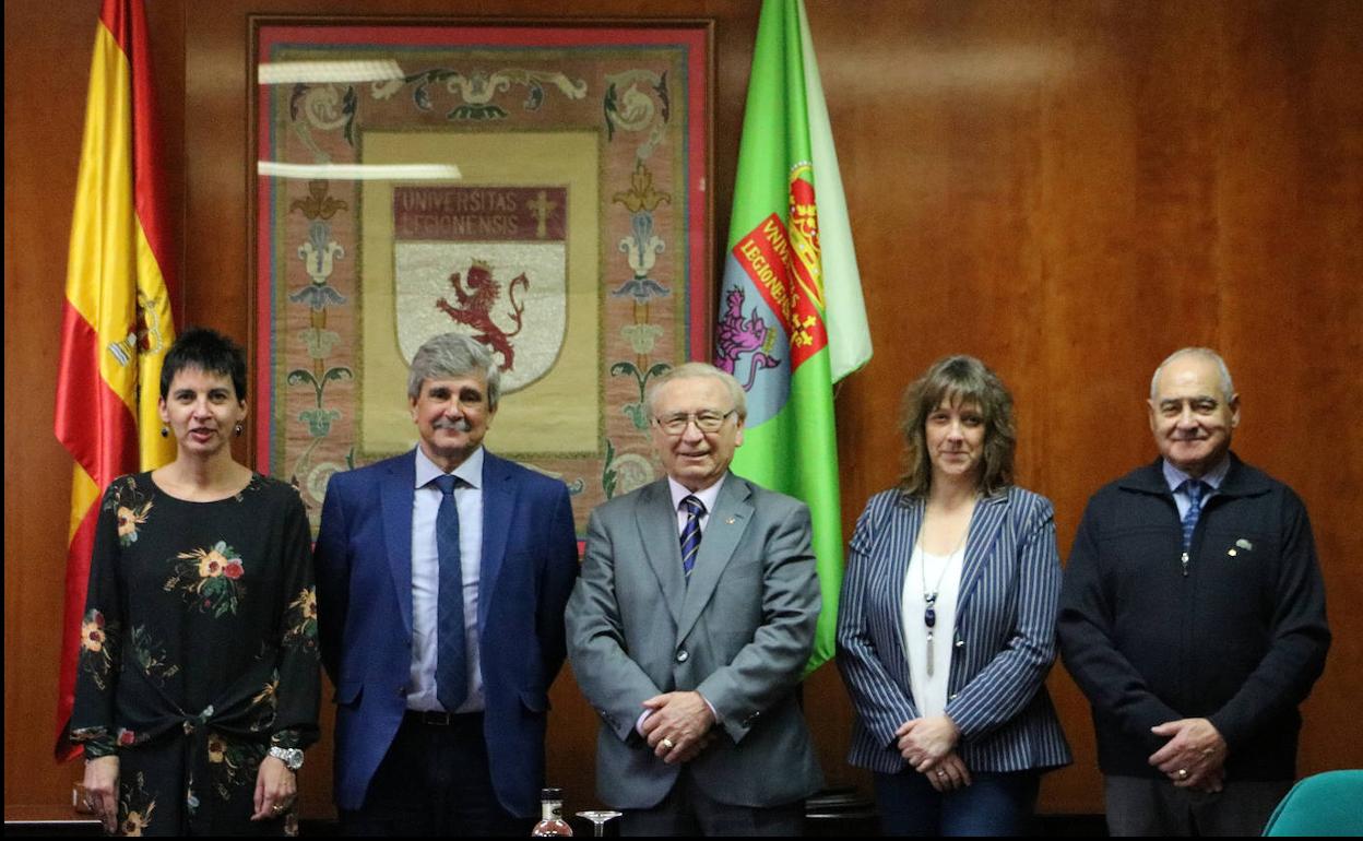 Reunión entre ULE y donantes.