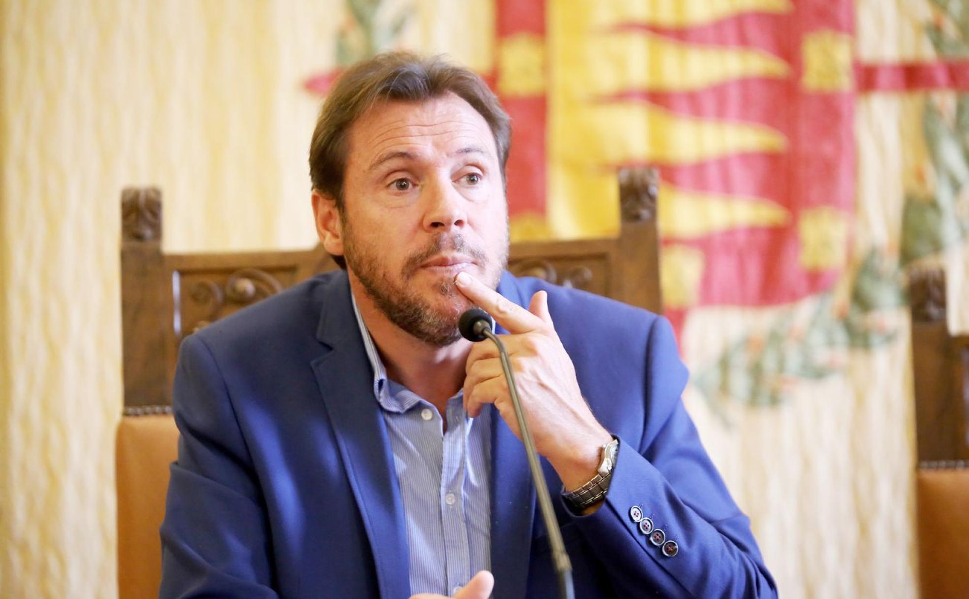 Óscar Puente, durante un pleno en el Ayuntamiento de Valladolid.