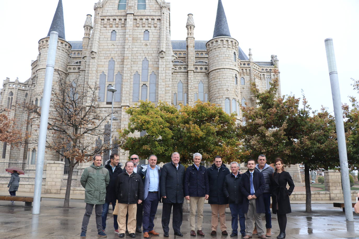 Fotos: Adolfo Suárez-Illana arropa a los candidatos del PP de León en una visita a Astorga