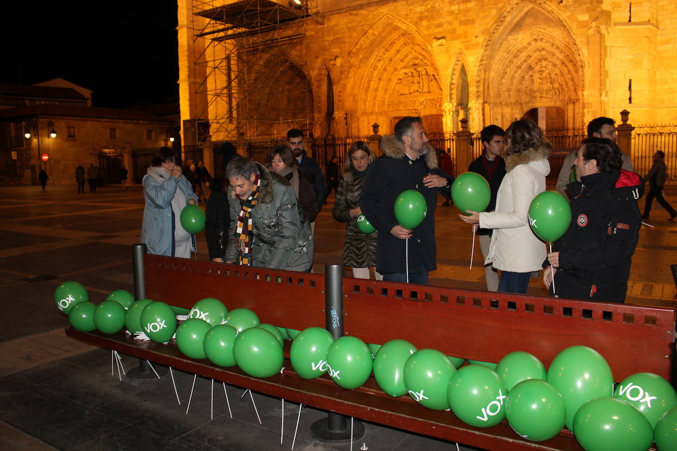 La formación de SAntiago Abascal se muestra optimista con sacar el diputado por León a los pies de la Catedral.