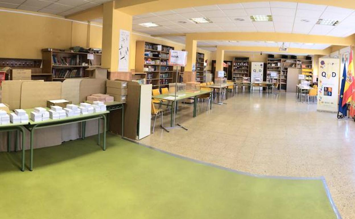 Interior de un colegio electoral de León, ya preparado para la cita del 10-N.