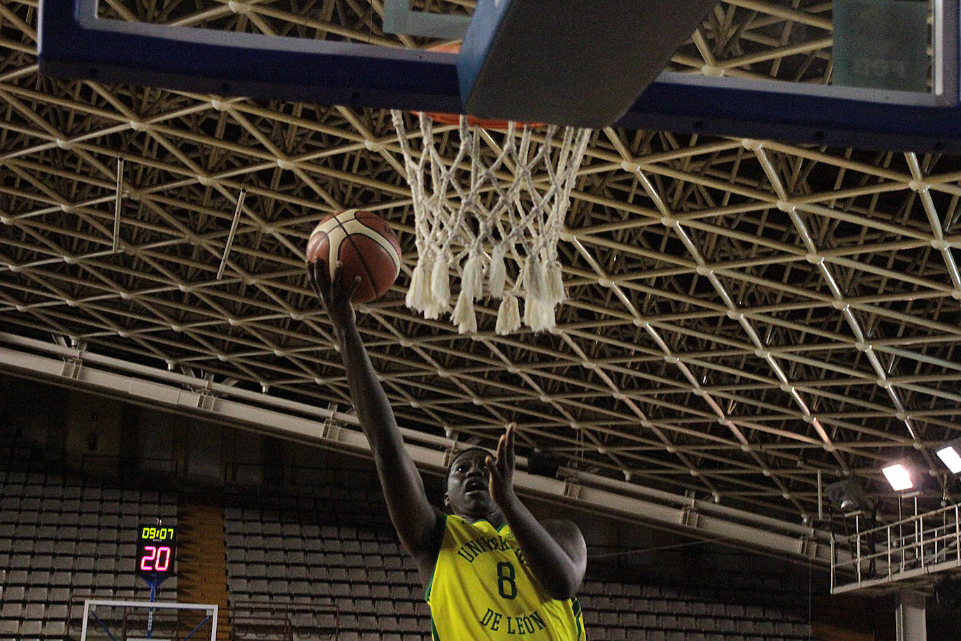 El Basket León recibía al equio de Porriño en una nueva jornada de la Liga EBA en su Grupo A-B