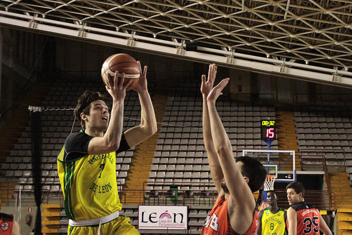 El Basket León recibía al equio de Porriño en una nueva jornada de la Liga EBA en su Grupo A-B