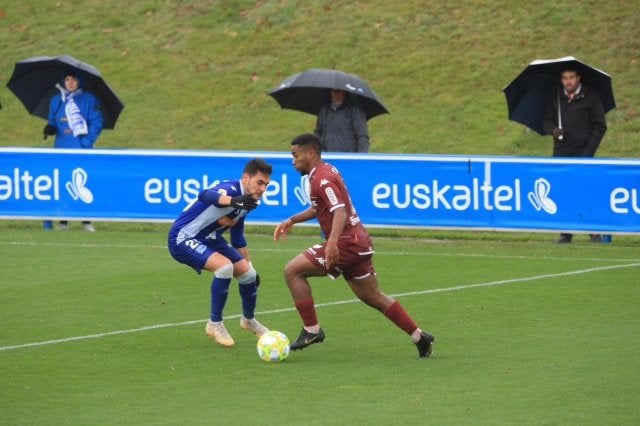 El encuentro de la jornada 12 está marcada por la lluvia y el estado del terreno de juego del campo de Ibaia