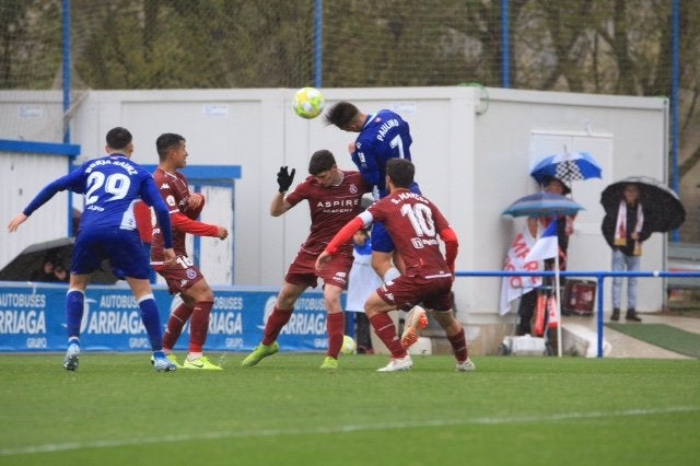 El encuentro de la jornada 12 está marcada por la lluvia y el estado del terreno de juego del campo de Ibaia