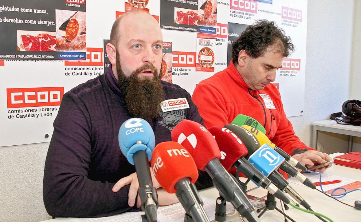 Representantes de CCOO durante una rueda de prensa sobre Embutidos Rodríguez.