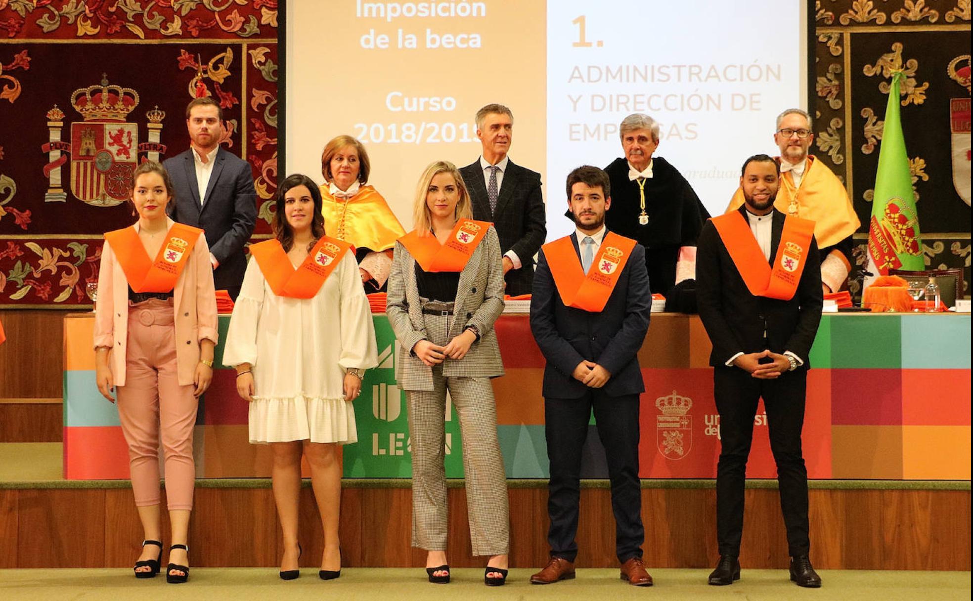 Entrega de becas a los alumnos de Económicas.