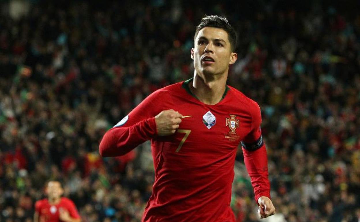 Cristiano Ronaldo, celebrando un gol ante Lituania. 