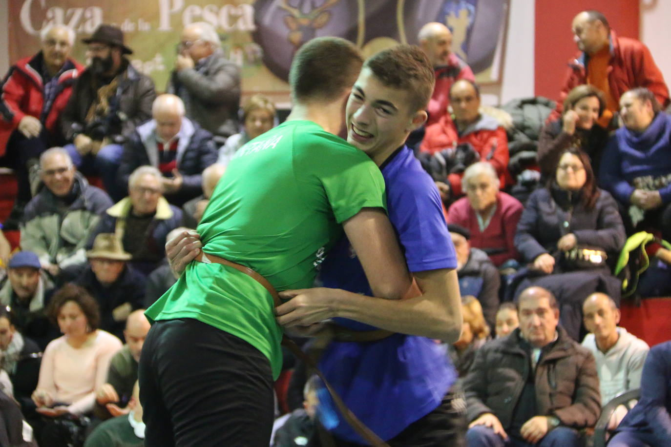 Fotos: La Montaña y La Ribera se miden Boñar