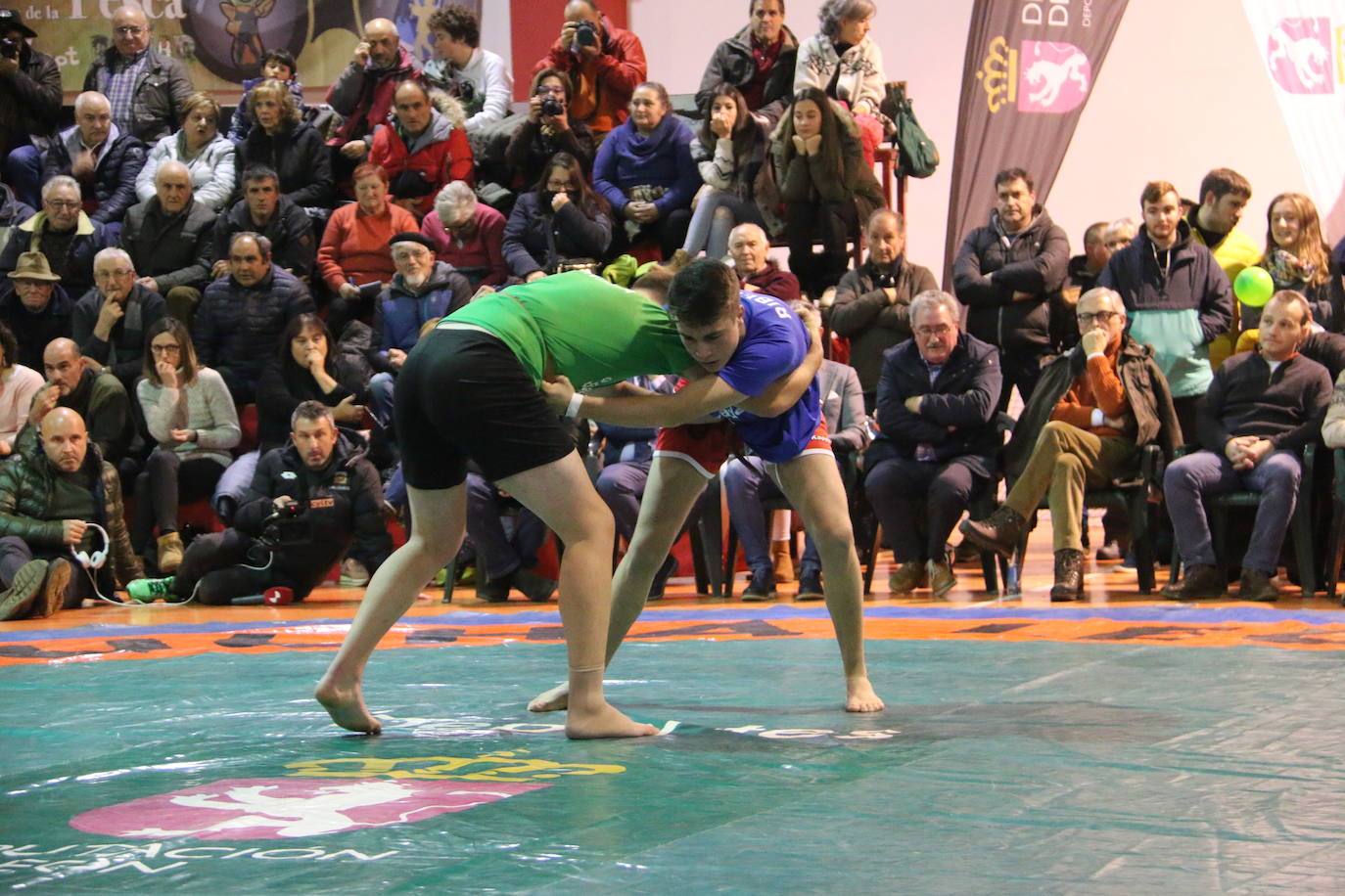 Fotos: La Montaña y La Ribera se miden Boñar