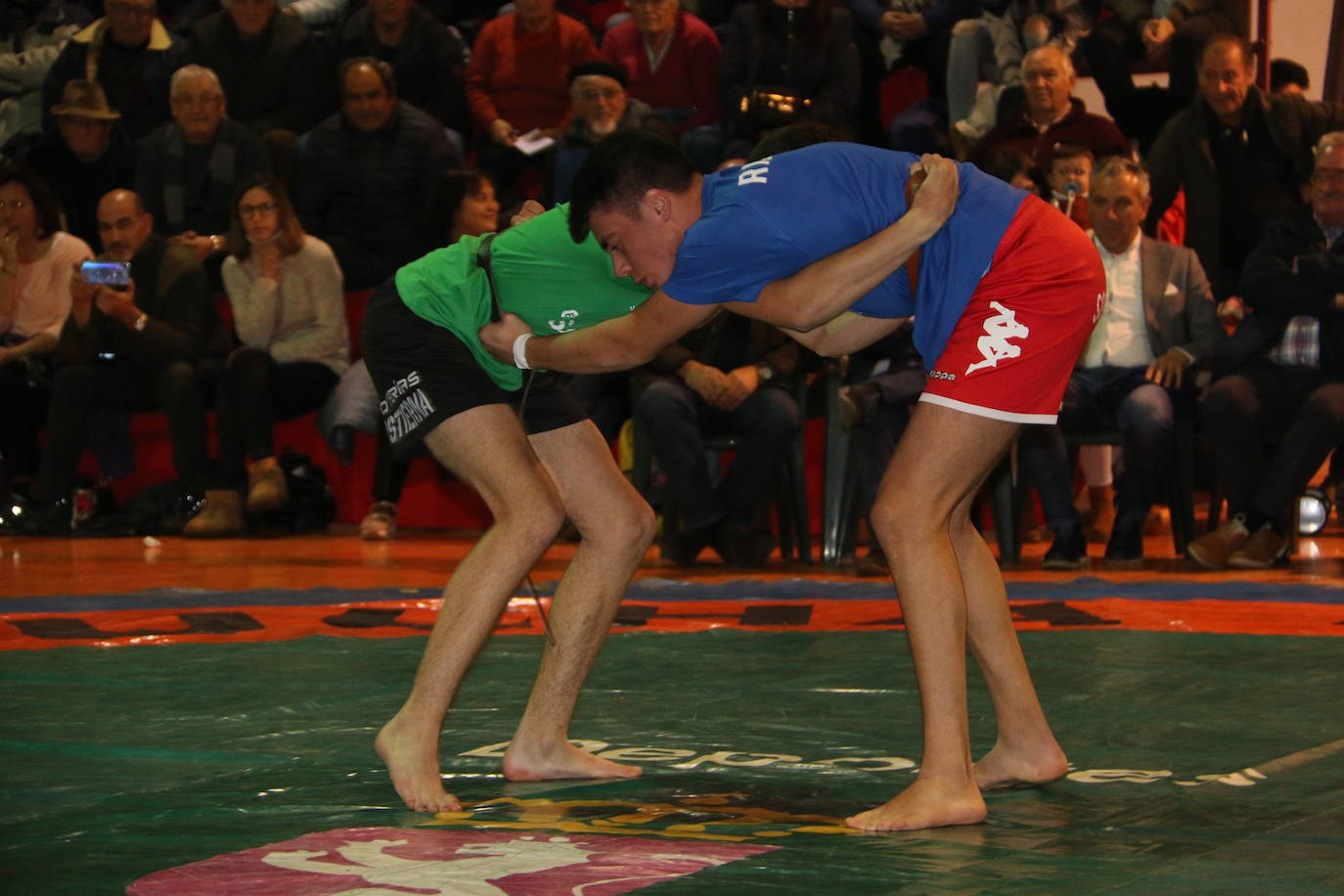 Fotos: La Montaña y La Ribera se miden Boñar