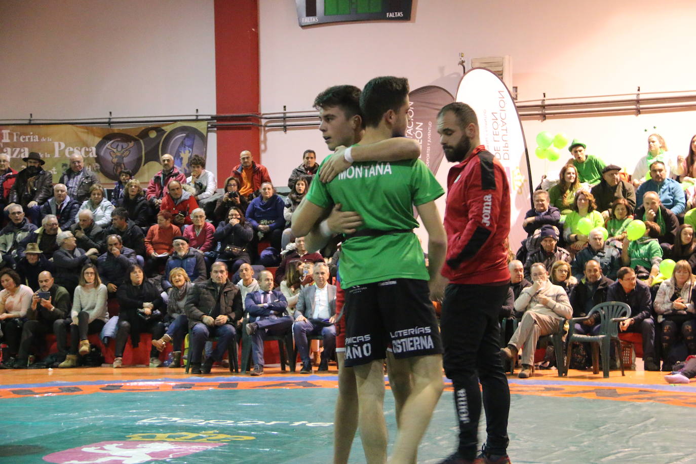 Fotos: La Montaña y La Ribera se miden Boñar