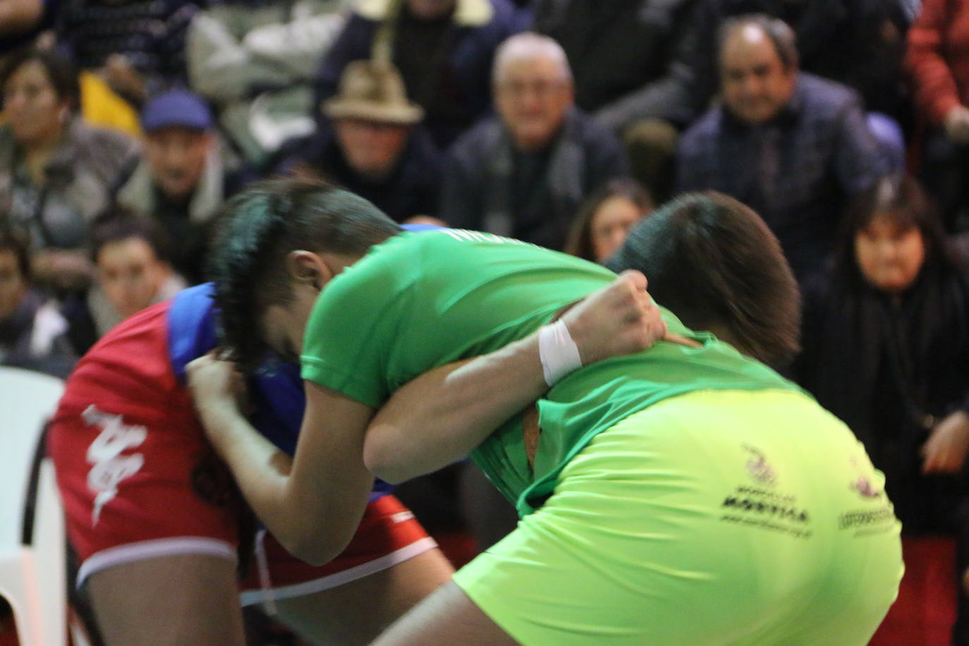 Fotos: La Montaña y La Ribera se miden Boñar