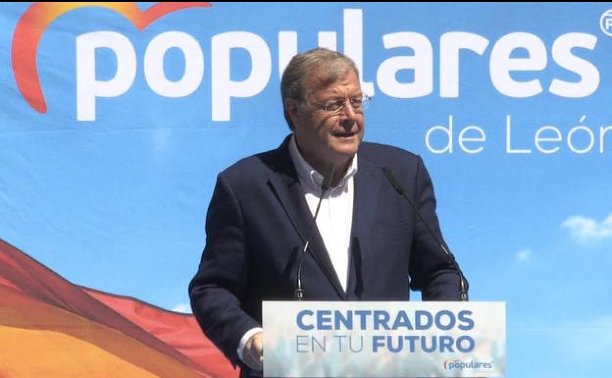 Antonio Silván, durante su intervención en el acto de campaña. 