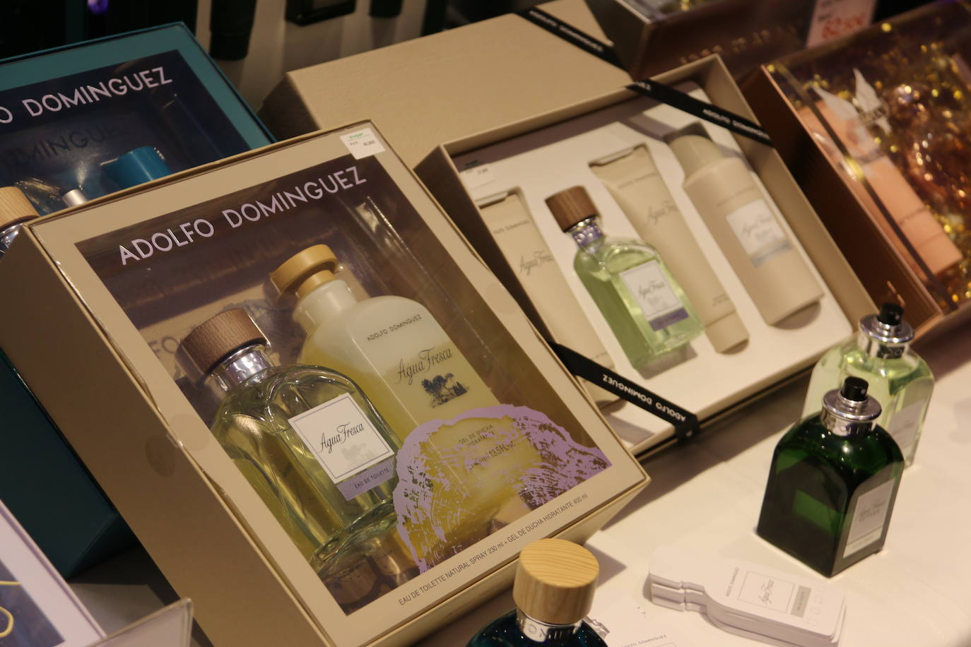 El conocido grupo de moda acercó sus novedades en perfumes en El Corte inglés.