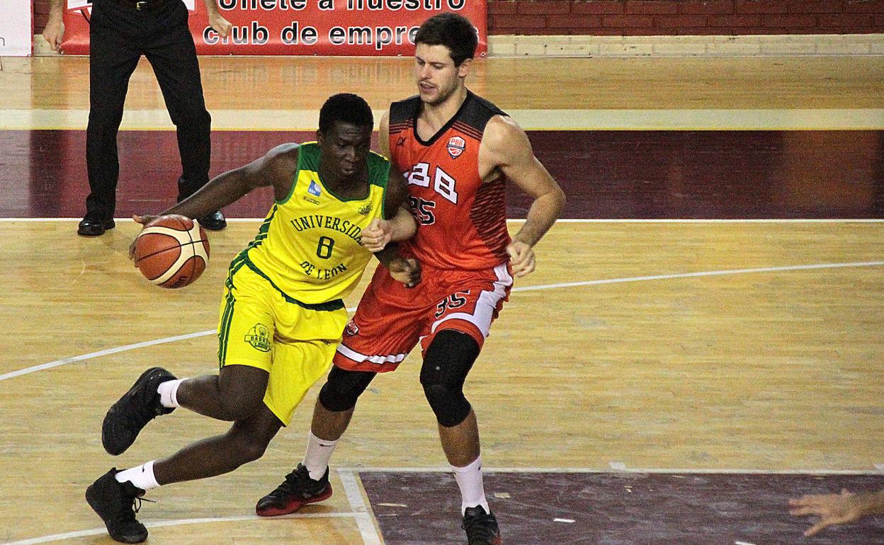 Imagen de un partido del Basket León.