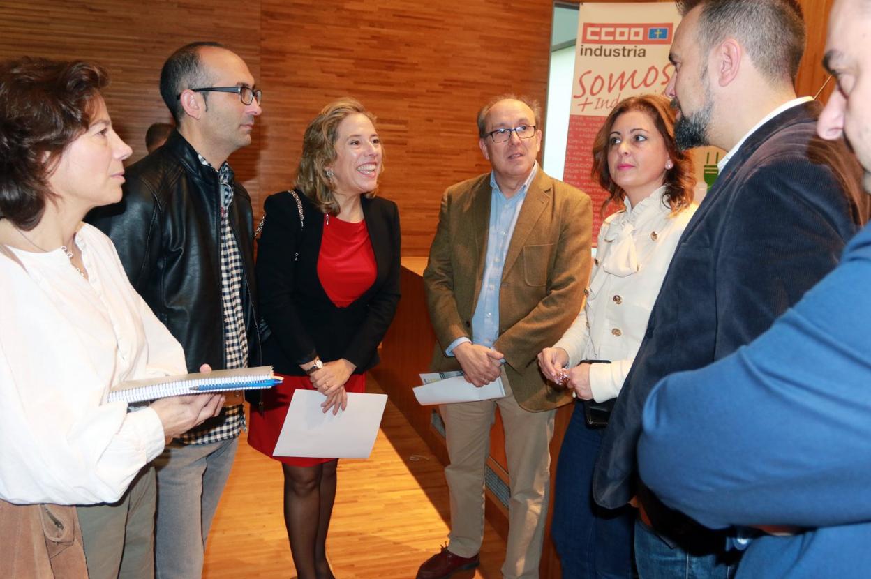 Asun Cámara, Damián Manzano, Belarmina Díaz, Julio Artigas, Blanca Colorado y José Manuel Zapico, ayer, antes de las jornadas. 