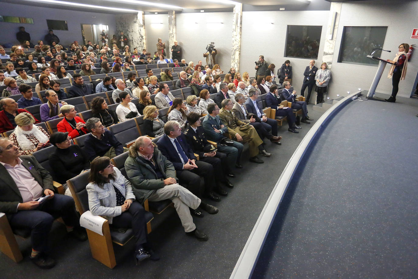 Fotos: Acto institucional contra la violencia de género