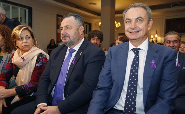 Galería. El ex presidente del Gobierno, José Luis Rodríguez Zapatero, asiste al acto institucional del Día Internacional de la Violencia contra la Mujer organizado por la Diputación de León.