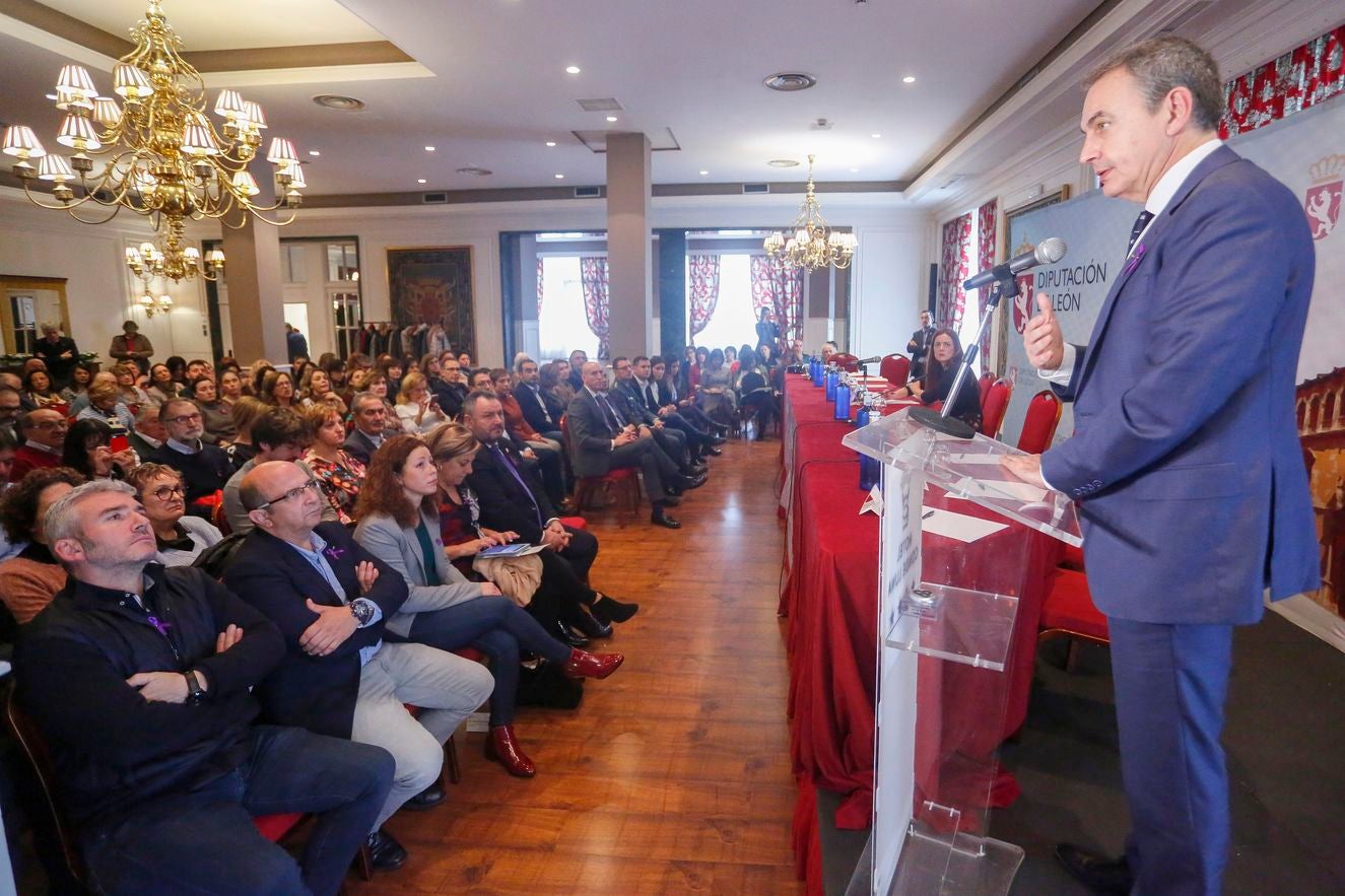 El ex presidente del Gobierno, José Luis Rodríguez Zapatero, asiste al acto institucional del Día Internacional de la Violencia contra la Mujer.