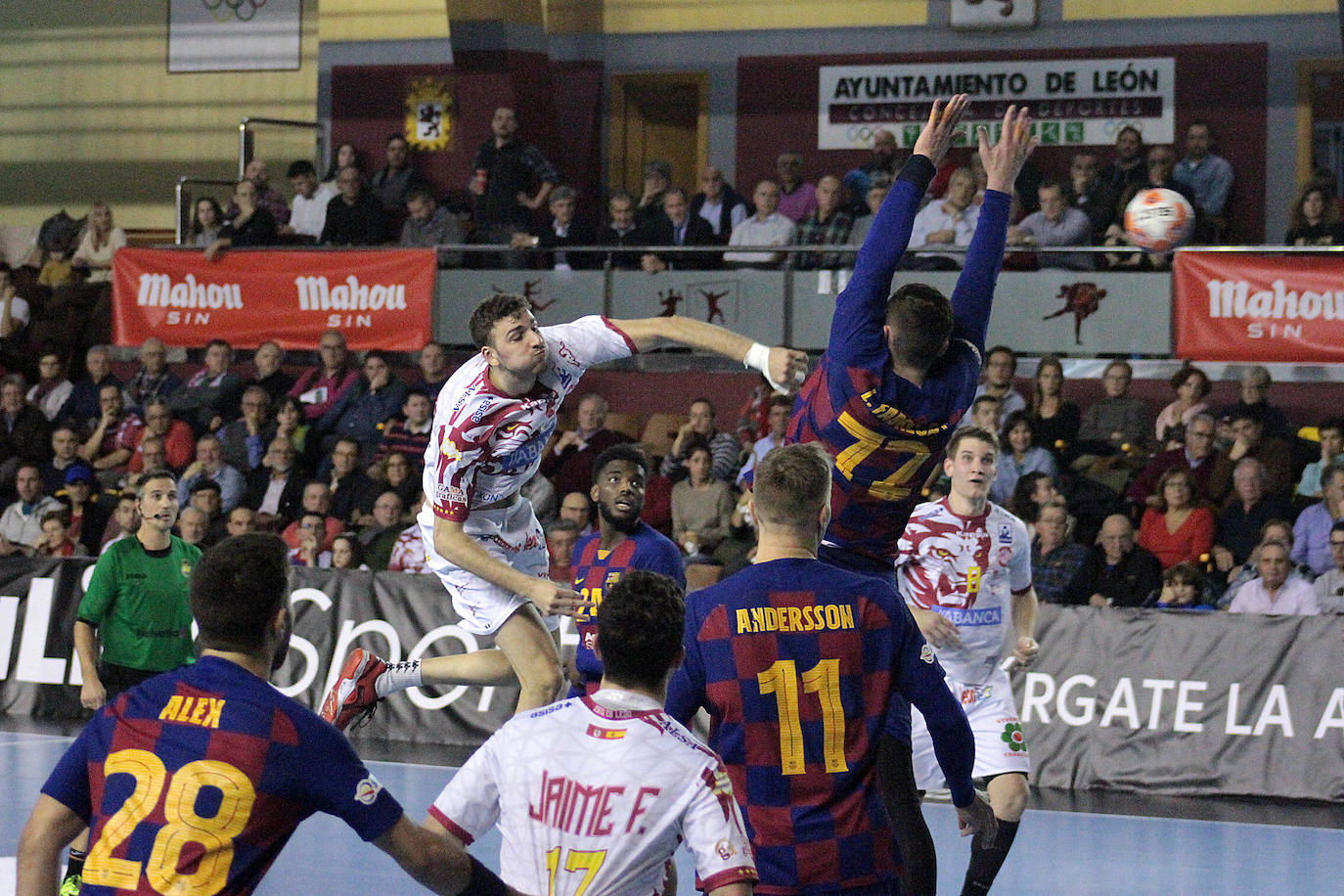 Fotos: Las imágenes del Abanca Ademar-Barça