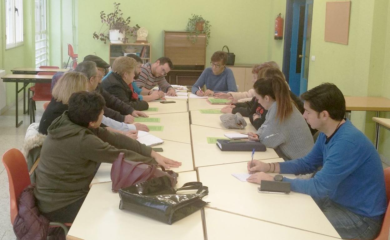 Un instante de la reunión mantenida con las asociaciones.