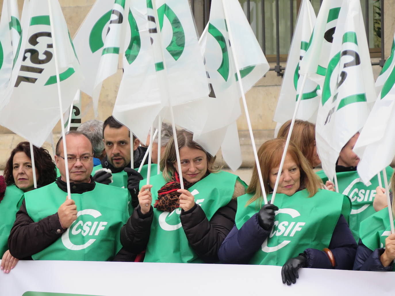 Fotos: Concentración del sindicato Csif ante las puertas de la Subdelegación del Gobierno