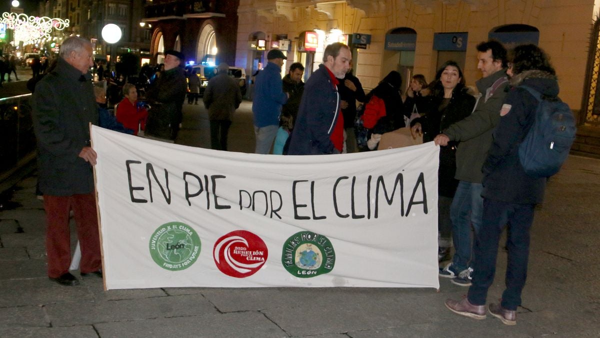 Fotos: Concentración contra el cambio climático en León