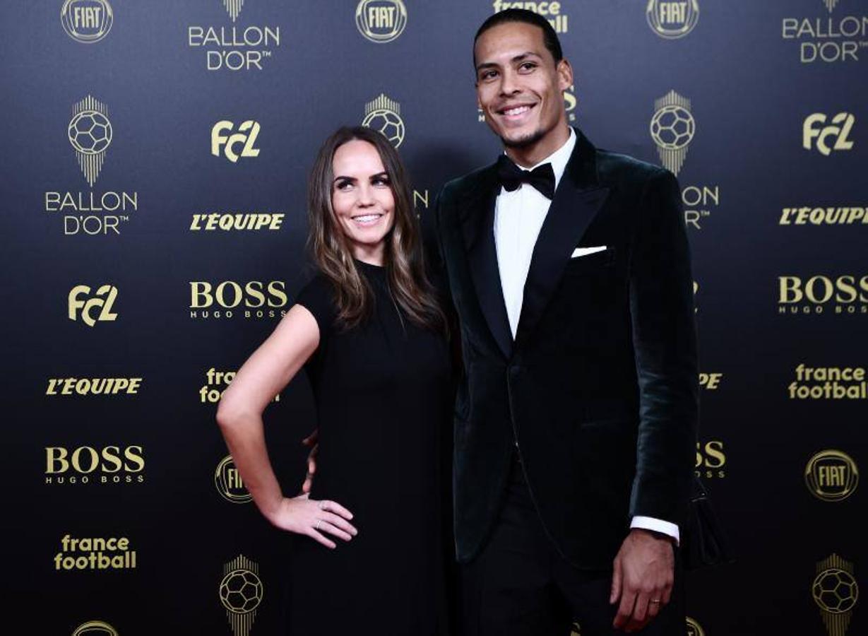 Virgil Van Dijk y su esposa Rike Nooitgedagt.