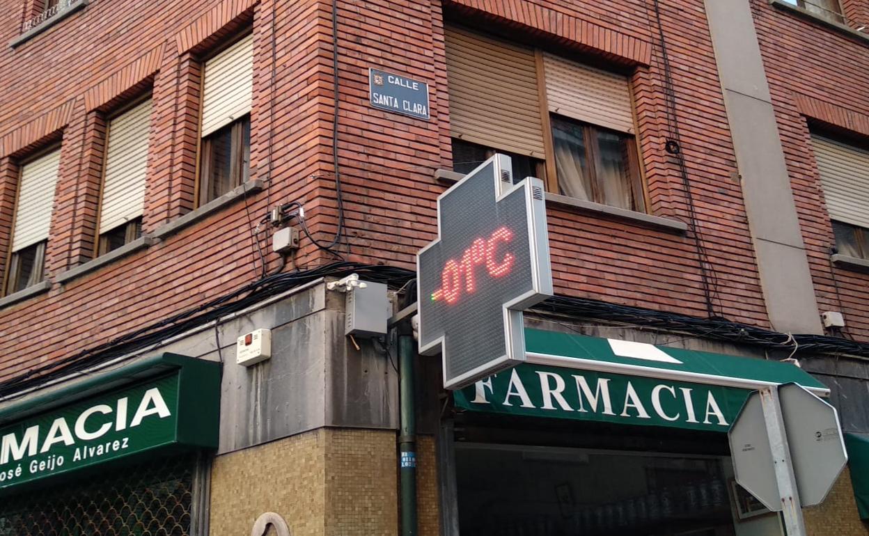 Termómetro de una farmacia en León capital. 