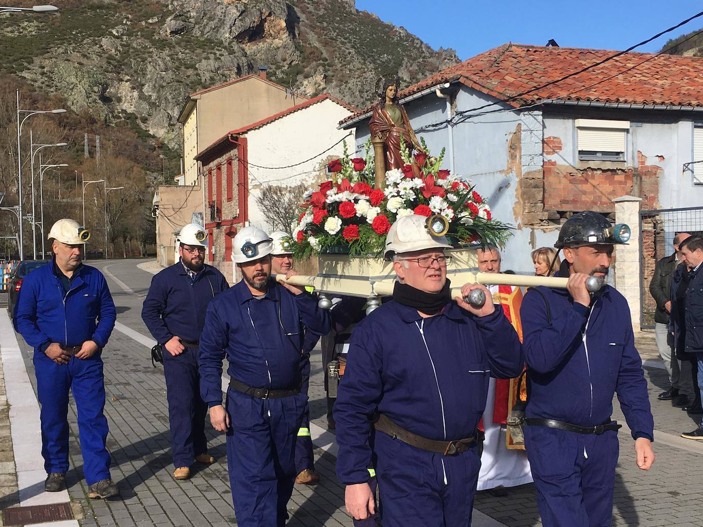 Fotos: Santa Lucía de Gordón celebra Santa Bárbara