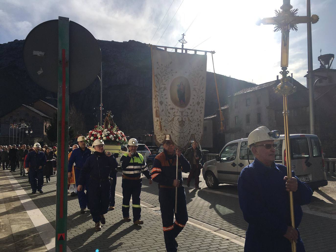 Fotos: Santa Lucía de Gordón celebra Santa Bárbara