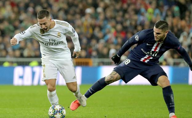 Eden Hazard (i), durante el partido ante el PSG.