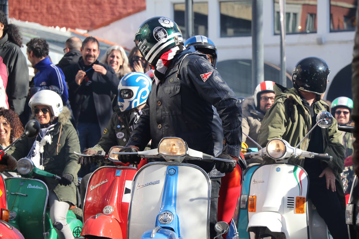 Fotos: Scooters y Lambrettas toman el Espacio Vías