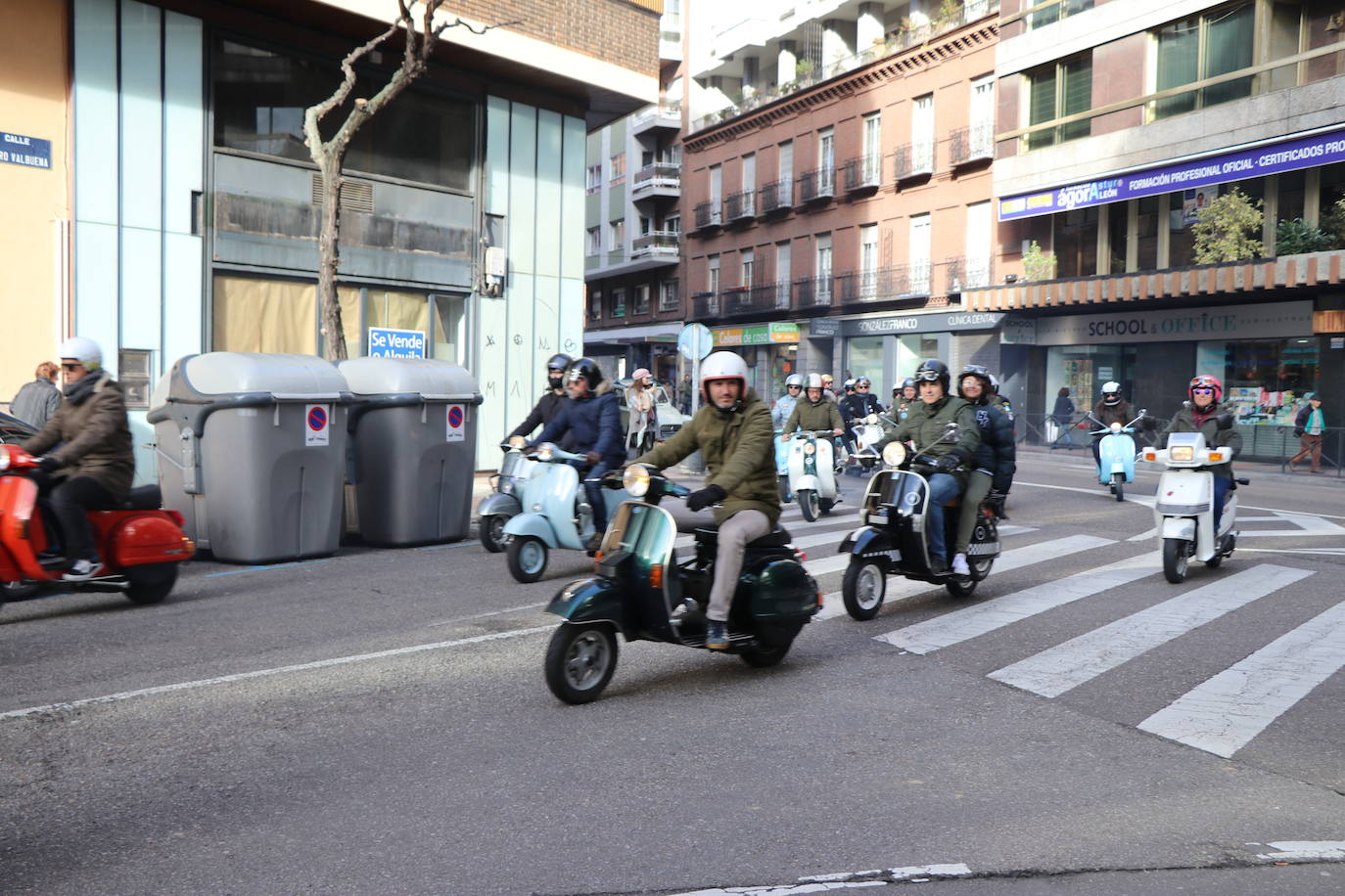 Fotos: Scooters y Lambrettas toman el Espacio Vías