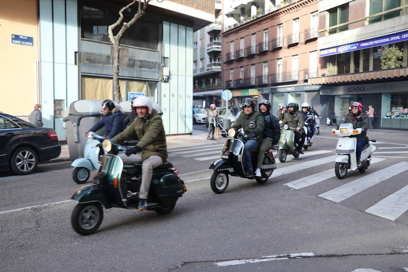 Fotos: Scooters y Lambrettas toman el Espacio Vías