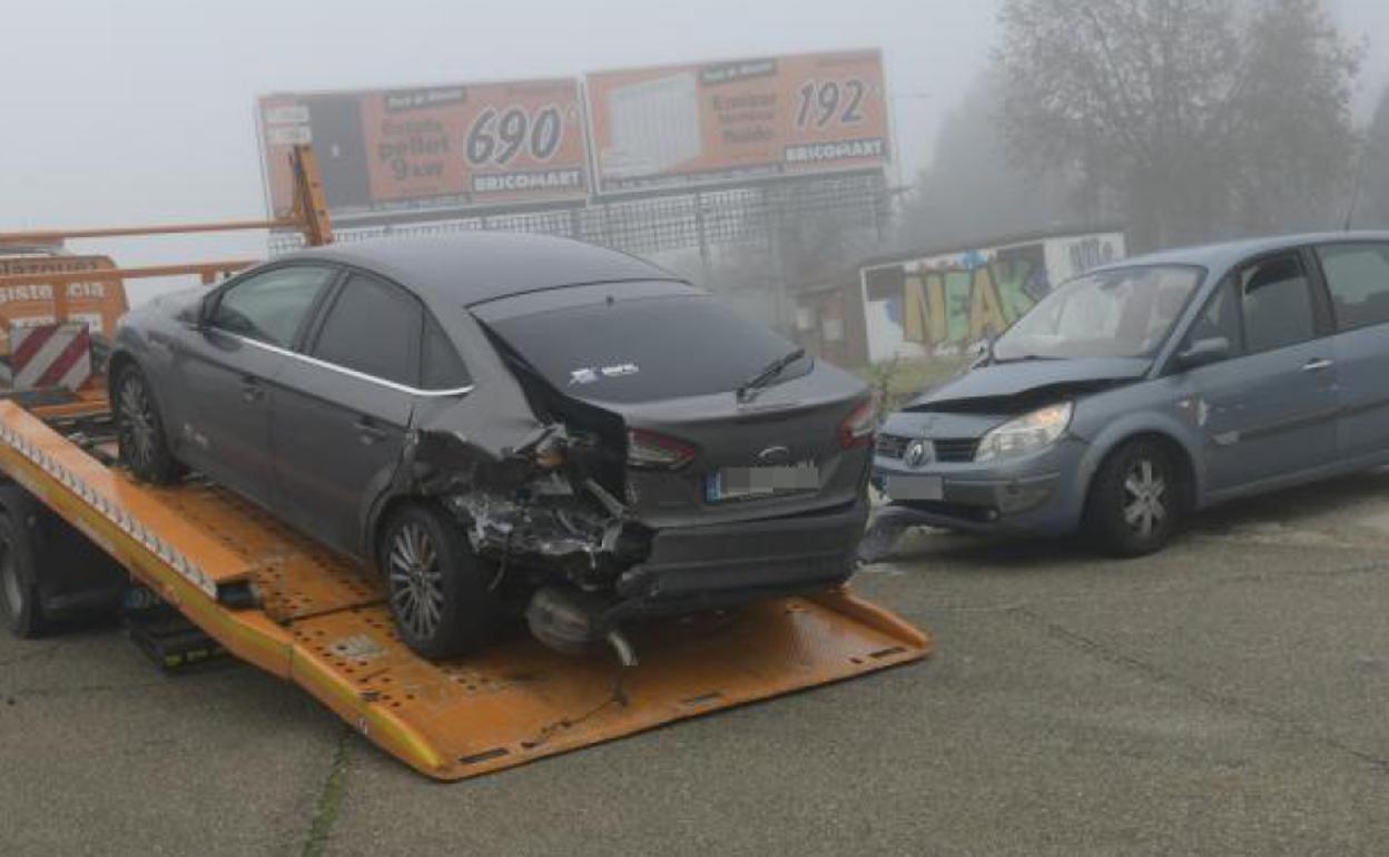 Los turismos implicados en la colisión en la avenida de Soria (el conductor de la Renault Scenic dio positivo).