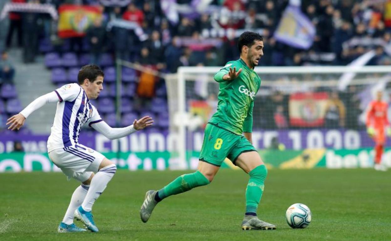 Mikel Merino (i) y Pablo Hervías, durante el partido.