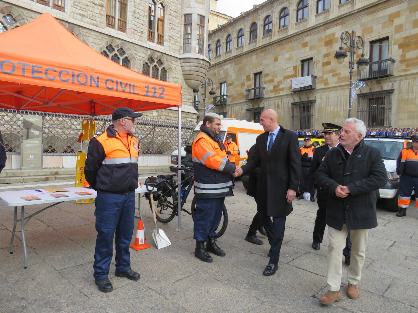 La ciudad de León muestra en una exposición los recursos de los que dispone este cuerpo y rendirá homenaje a los voluntarios más veteranos