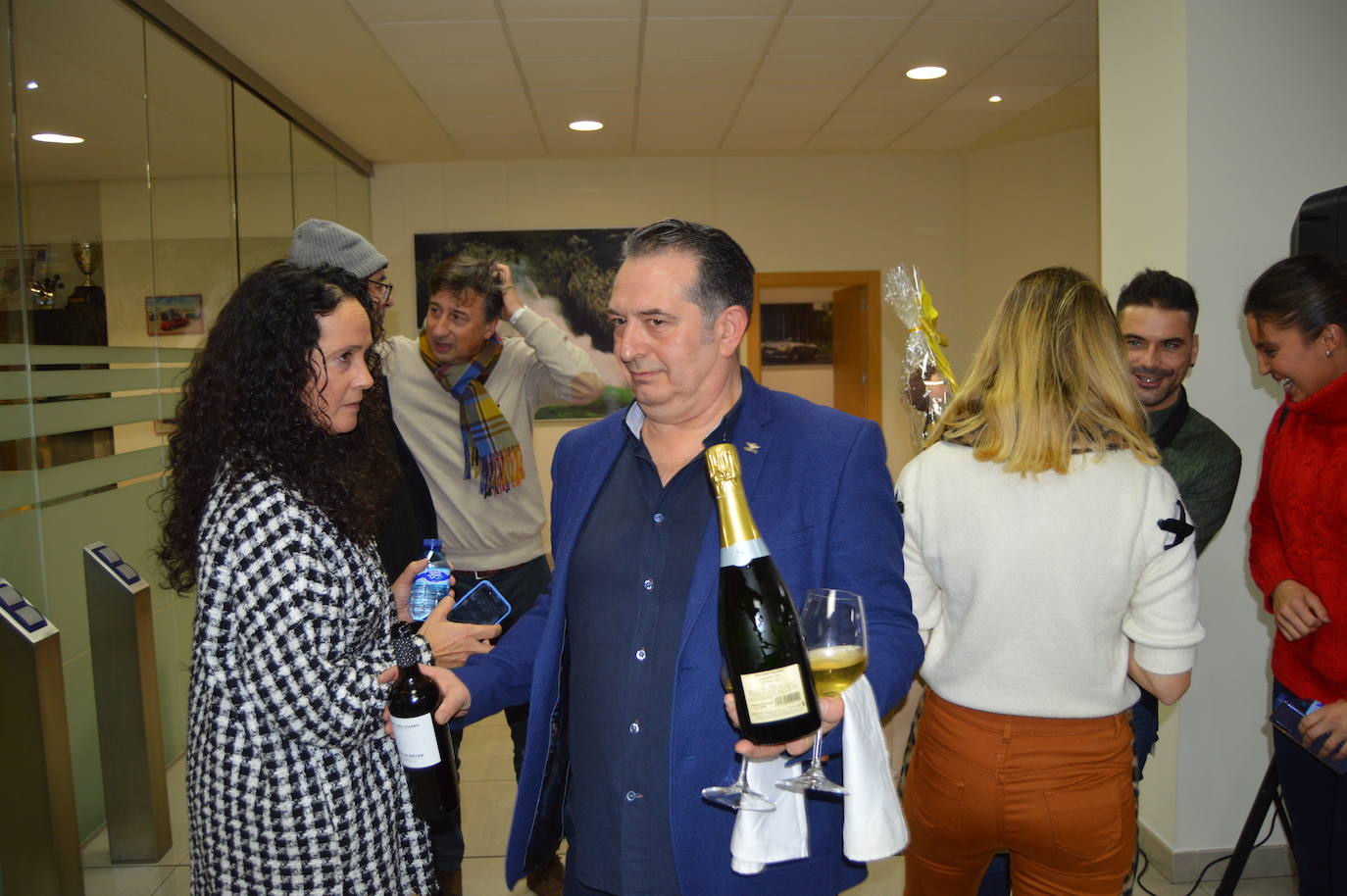 Momento de la celebración del brindis de Navidad en Alauto