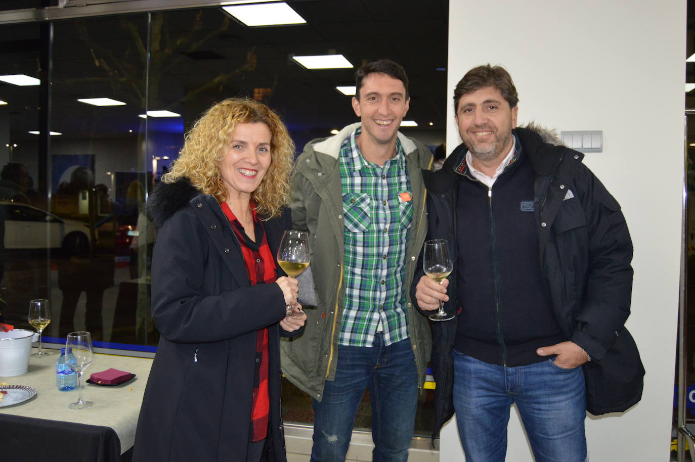 Momento de la celebración del brindis de Navidad en Alauto