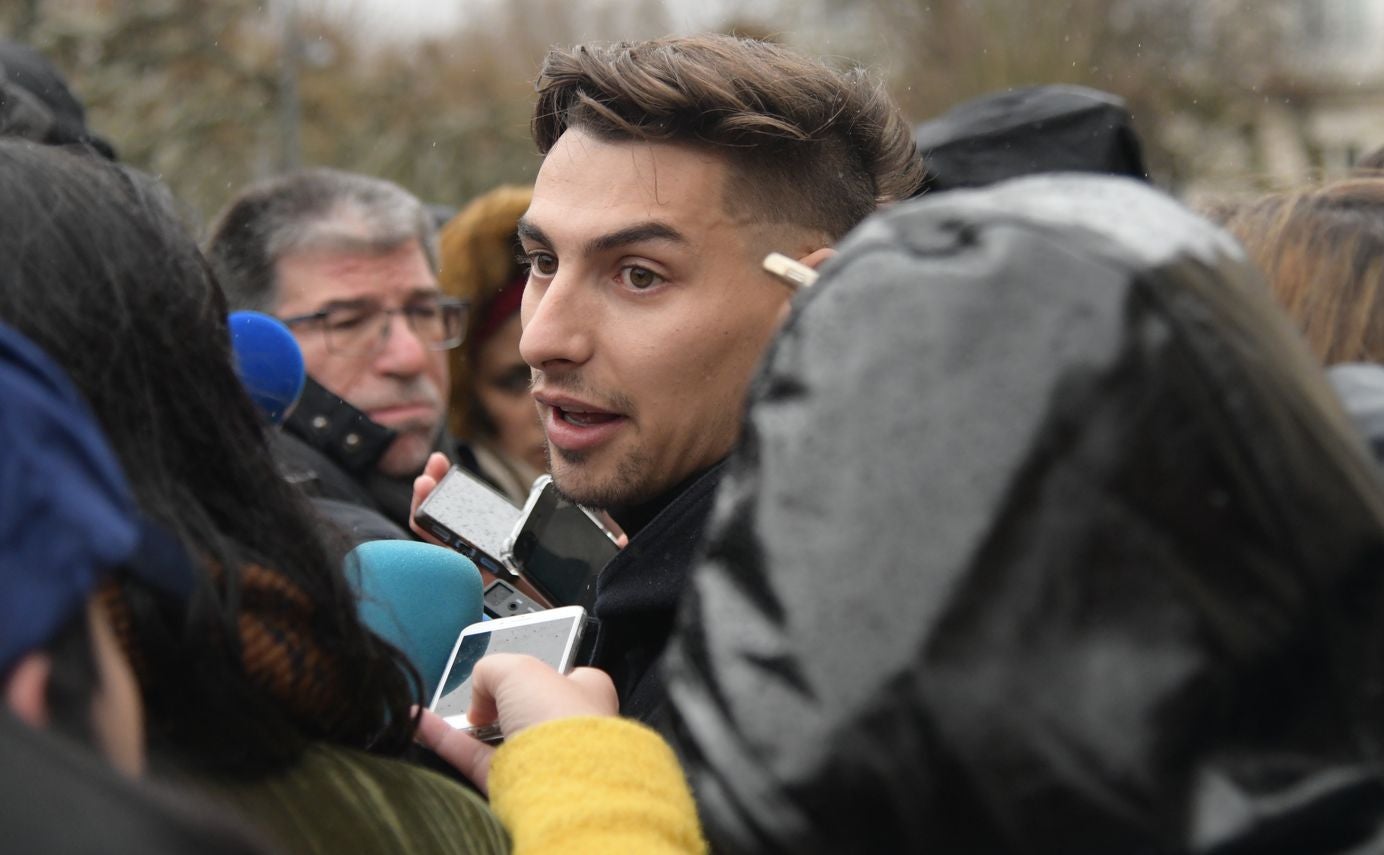 Los tres exfutbolistas Raúl Calvo, Carlos Cuadrado y Víctor Rodríguez, acusados por un presunto delito de agresión sexual a una menor de 16 años, han sido condenados a 114 años de cárcel.