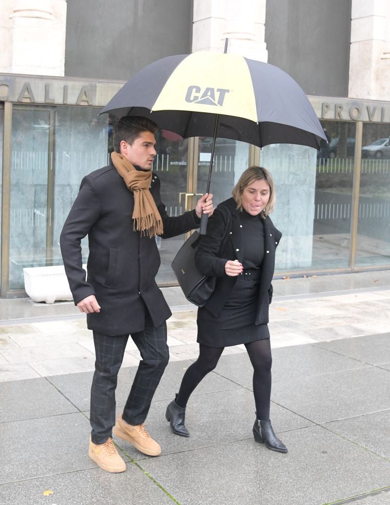 Los tres exfutbolistas Raúl Calvo, Carlos Cuadrado y Víctor Rodríguez, acusados por un presunto delito de agresión sexual a una menor de 16 años, han sido condenados a 114 años de cárcel.