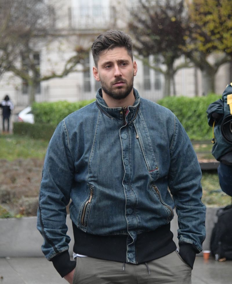 Los tres exfutbolistas Raúl Calvo, Carlos Cuadrado y Víctor Rodríguez, acusados por un presunto delito de agresión sexual a una menor de 16 años, han sido condenados a 114 años de cárcel.