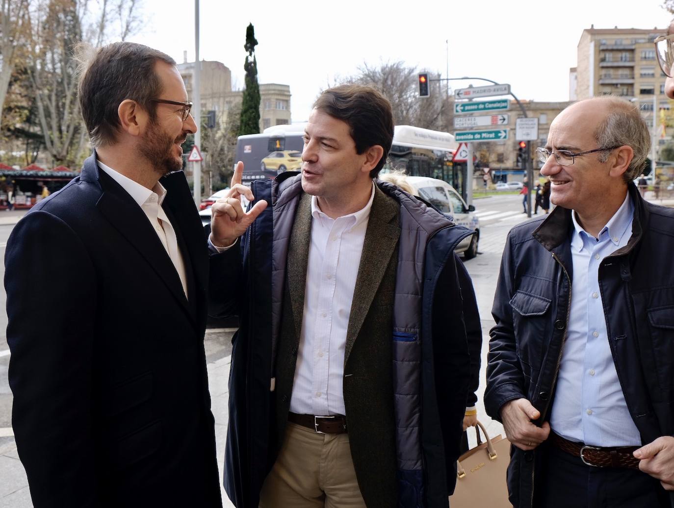 Fotos: Mañueco acusa a Sánchez de actuar como un «trilero político» y de poner a España «en una situación de incertidumbre»