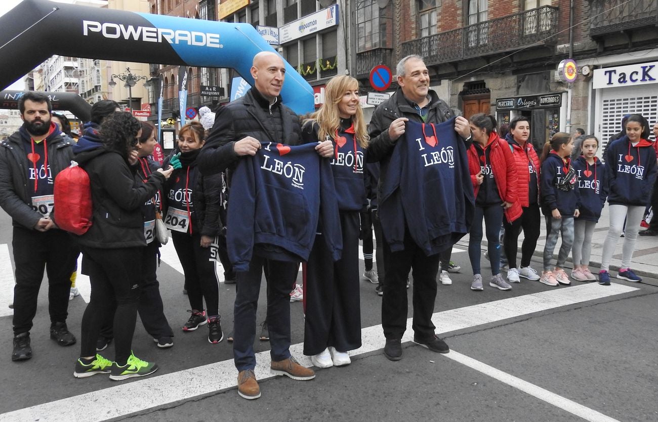 La sudadera de la Carrera de las Empresas 'I love León' se convierte en protagonista en la mañana dominical.