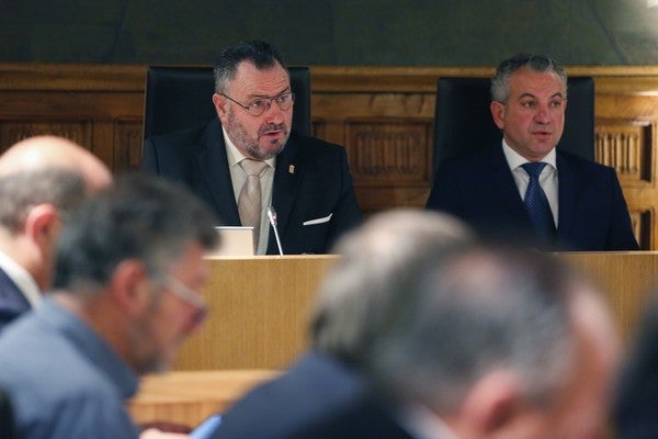 Eduardo Morán y Nicanor Sen, en un pleno anterior. 