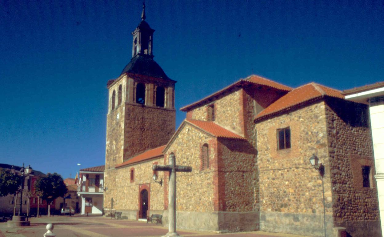 Plaza mayor de Llamas de La Ribera.